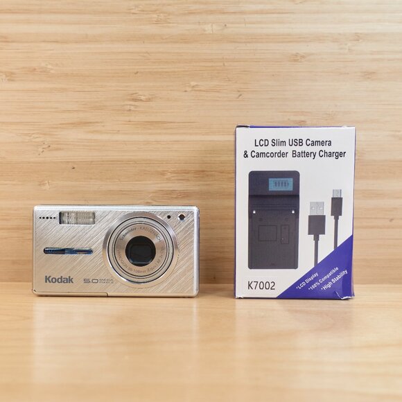 Kodak EasyShare V530 / 5MP Stylish Digital Camera / Compact / Tested & Working - Picture 2 of 12